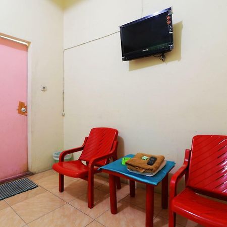 Wisma Yuli Syariah Hotel Медан Екстериор снимка