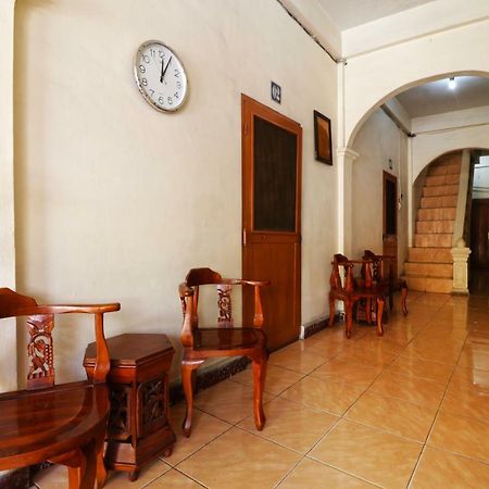 Wisma Yuli Syariah Hotel Медан Екстериор снимка