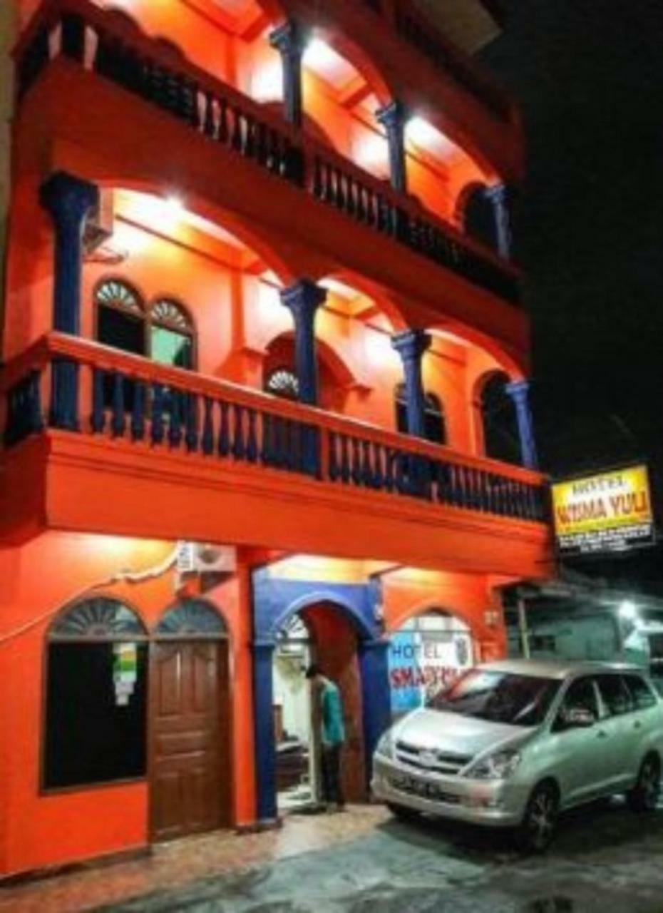 Wisma Yuli Syariah Hotel Медан Екстериор снимка