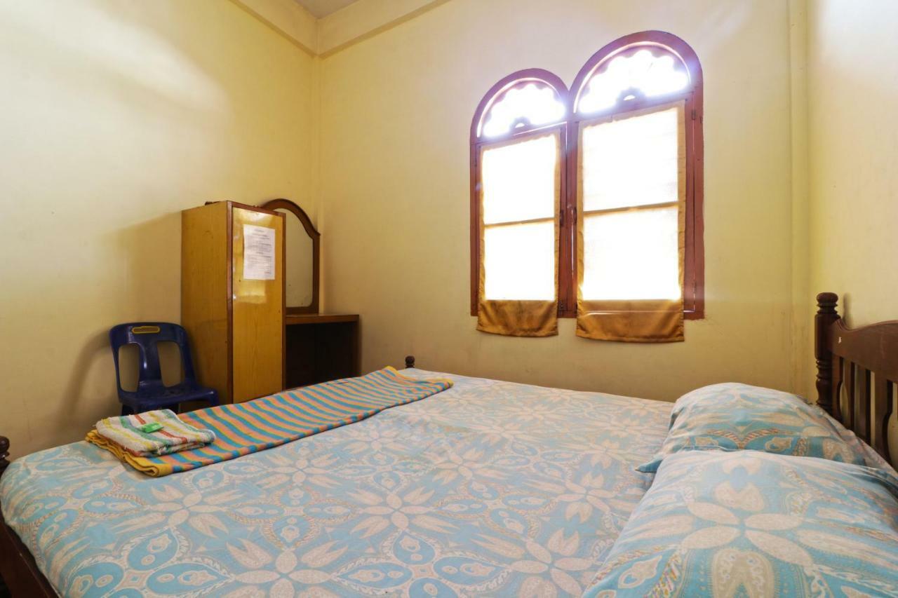 Wisma Yuli Syariah Hotel Медан Екстериор снимка