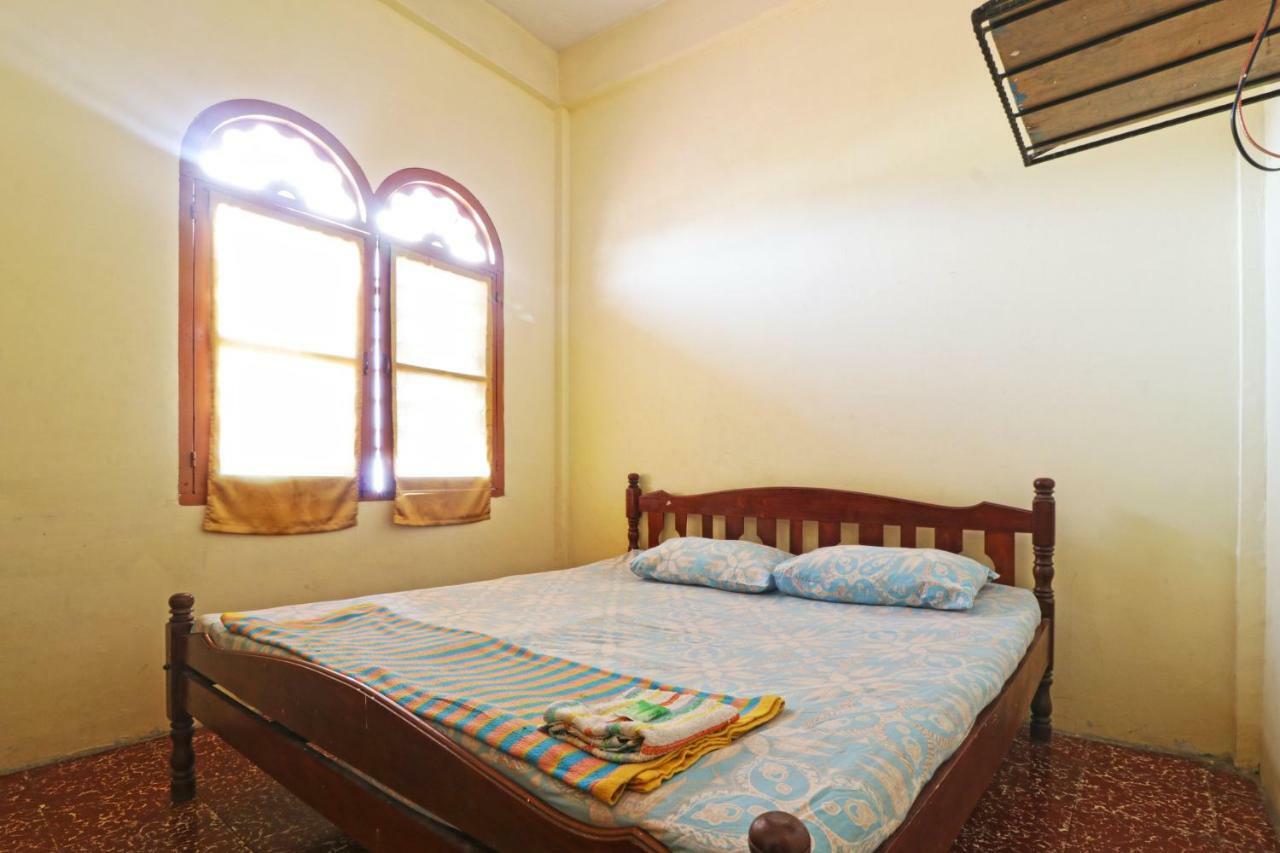Wisma Yuli Syariah Hotel Медан Екстериор снимка