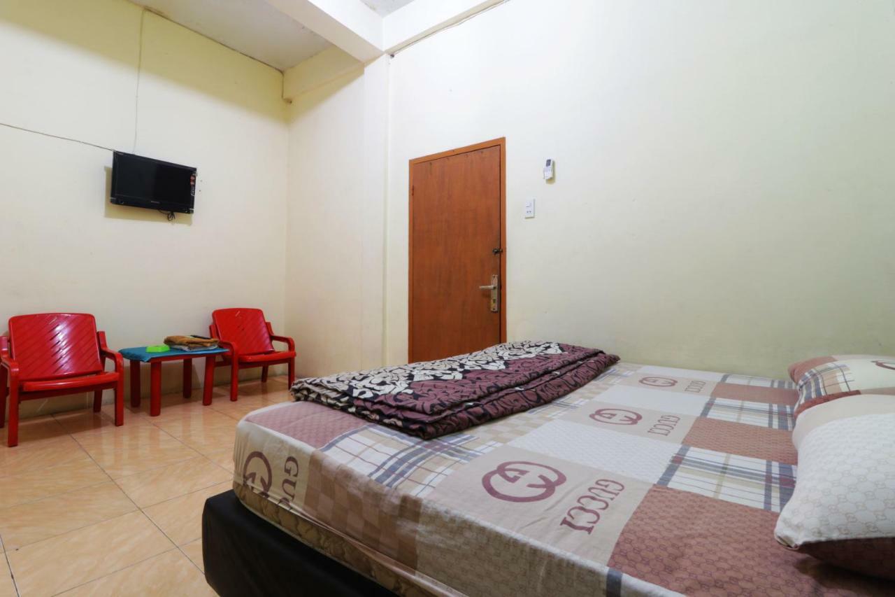 Wisma Yuli Syariah Hotel Медан Екстериор снимка